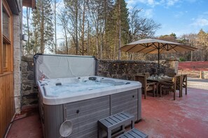 Outdoor dining - 3 Bed in Huntly (oc-g31733) (Huntly)