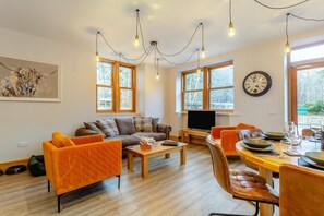 TV, fireplace - 3 Bed in Huntly (oc-g31733) (Huntly)