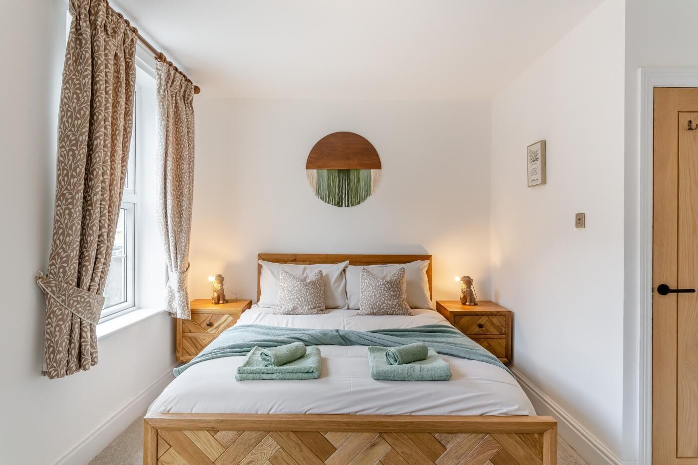 Iron/ironing board, free WiFi, bed sheets