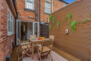 Outdoor dining - 2 Bed in Knaresborough (oc-w31758) (Knaresborough)