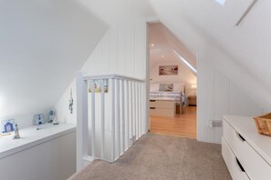 Iron/ironing board, travel cot, free WiFi, bed sheets - 3 Bed in Avoch (oc-c31805) (Avoch)