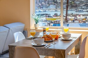 Dining - 2 Bed in Whitby (oc-h31801) (Whitby)