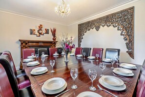 Dining - 7 Bed in Peak Forest (oc-g31740) (Peak Forest)