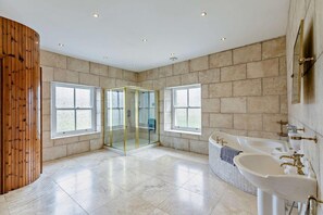 Towels - 7 Bed in Peak Forest (oc-g31740) (Peak Forest)