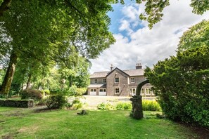 Exterior - 7 Bed in Peak Forest (oc-g31740) (Peak Forest)