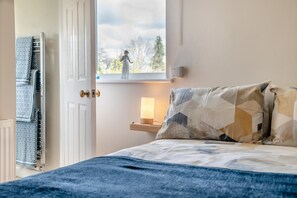 Free WiFi, bed sheets - 1 Bed in Bratton (oc-p31826) (Bratton)