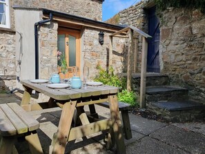 Outdoor dining - 2 Bed in Little Haven (oc-b31782) (Little Haven)