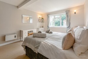 Iron/ironing board, travel cot, free WiFi, bed sheets - 4 Bed in St. Keverne (oc-t31085) (Saint Keverne)