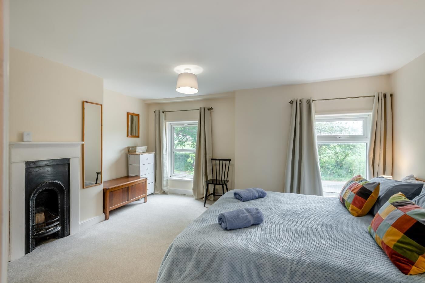 Iron/ironing board, free WiFi, bed sheets