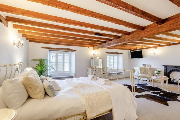 4 bedrooms, iron/ironing board, travel cot, free WiFi