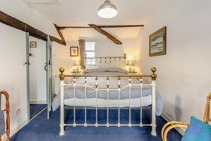 Tabla de planchar con plancha, wifi gratis, ropa de cama