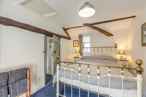 Planxa i posts de planxar, wifi gratuïta i roba de llit 