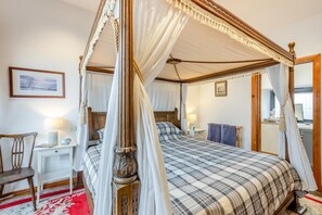 Tabla de planchar con plancha, wifi gratis, ropa de cama