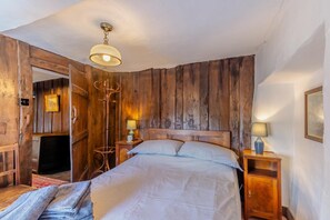 Tabla de planchar con plancha, wifi gratis, ropa de cama