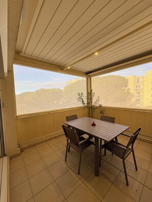 Dining - Spacious T3 in Grau-du-Roi, secure residence near beach and town center (Le Grau-du-Roi)