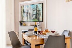 Dining - 2 Bed in Whitby (oc-e31738) (Whitby)