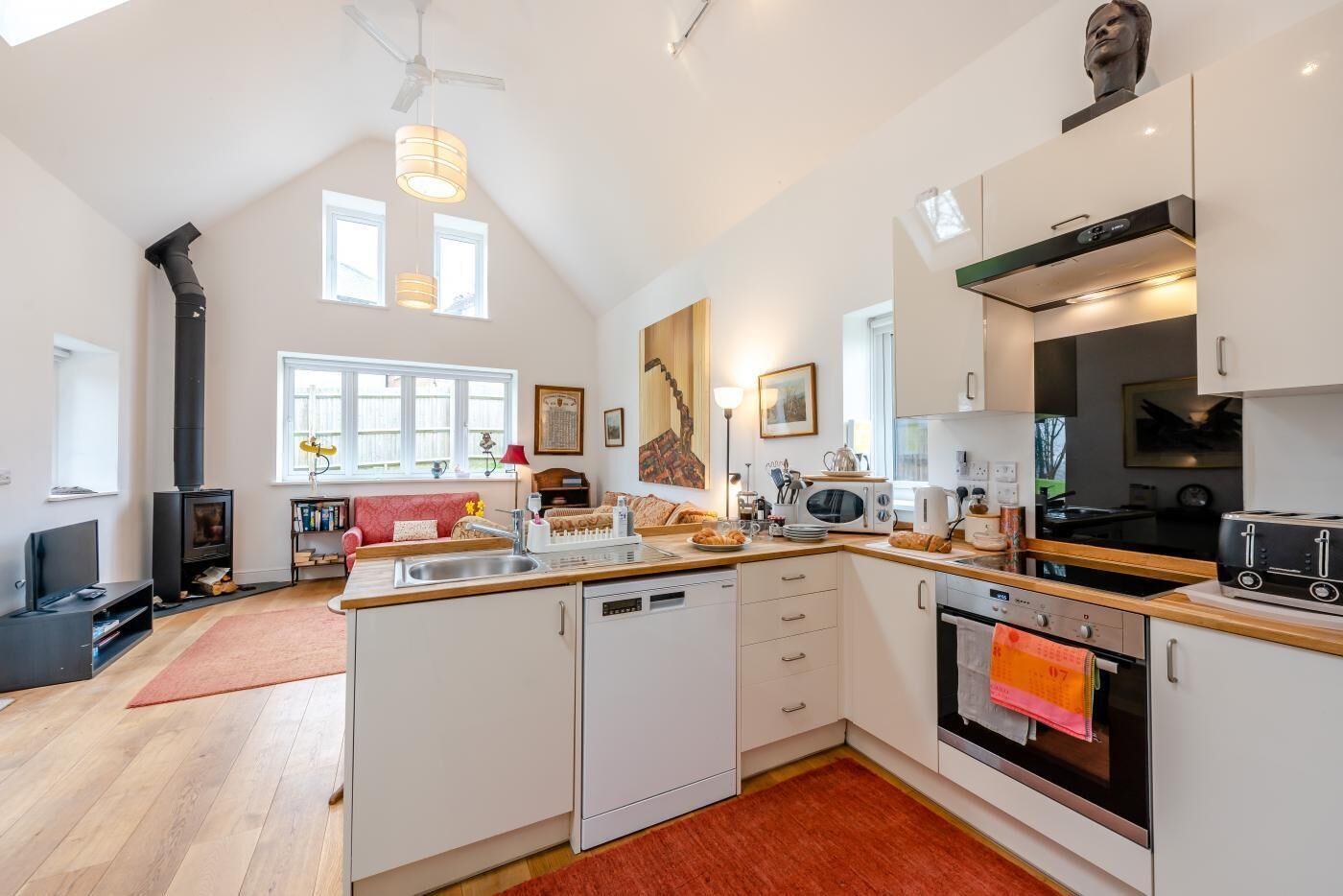 Microwave, oven, dishwasher, cookware/dishes/utensils