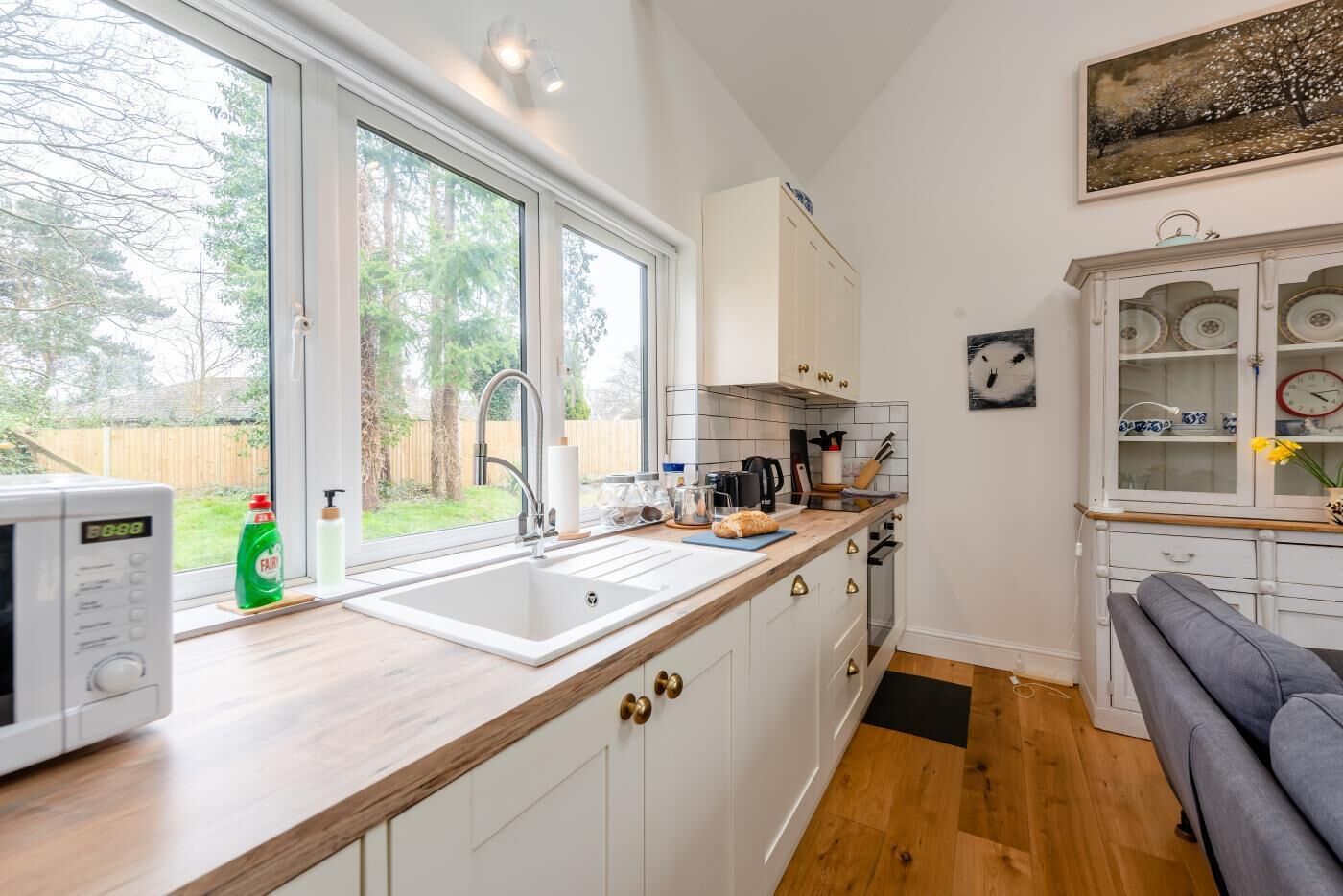 Microwave, oven, dishwasher, cookware/dishes/utensils