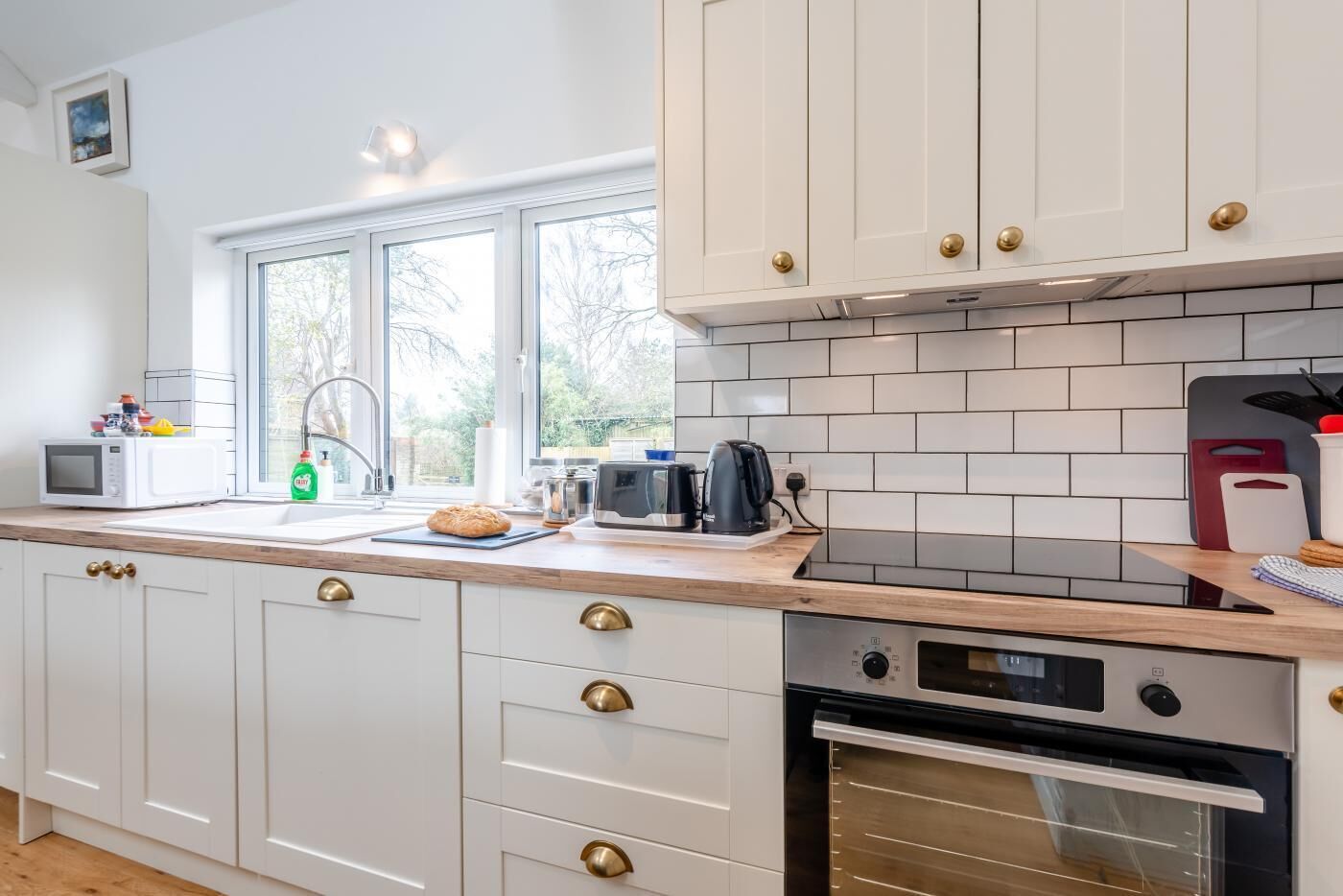 Microwave, oven, dishwasher, cookware/dishes/utensils