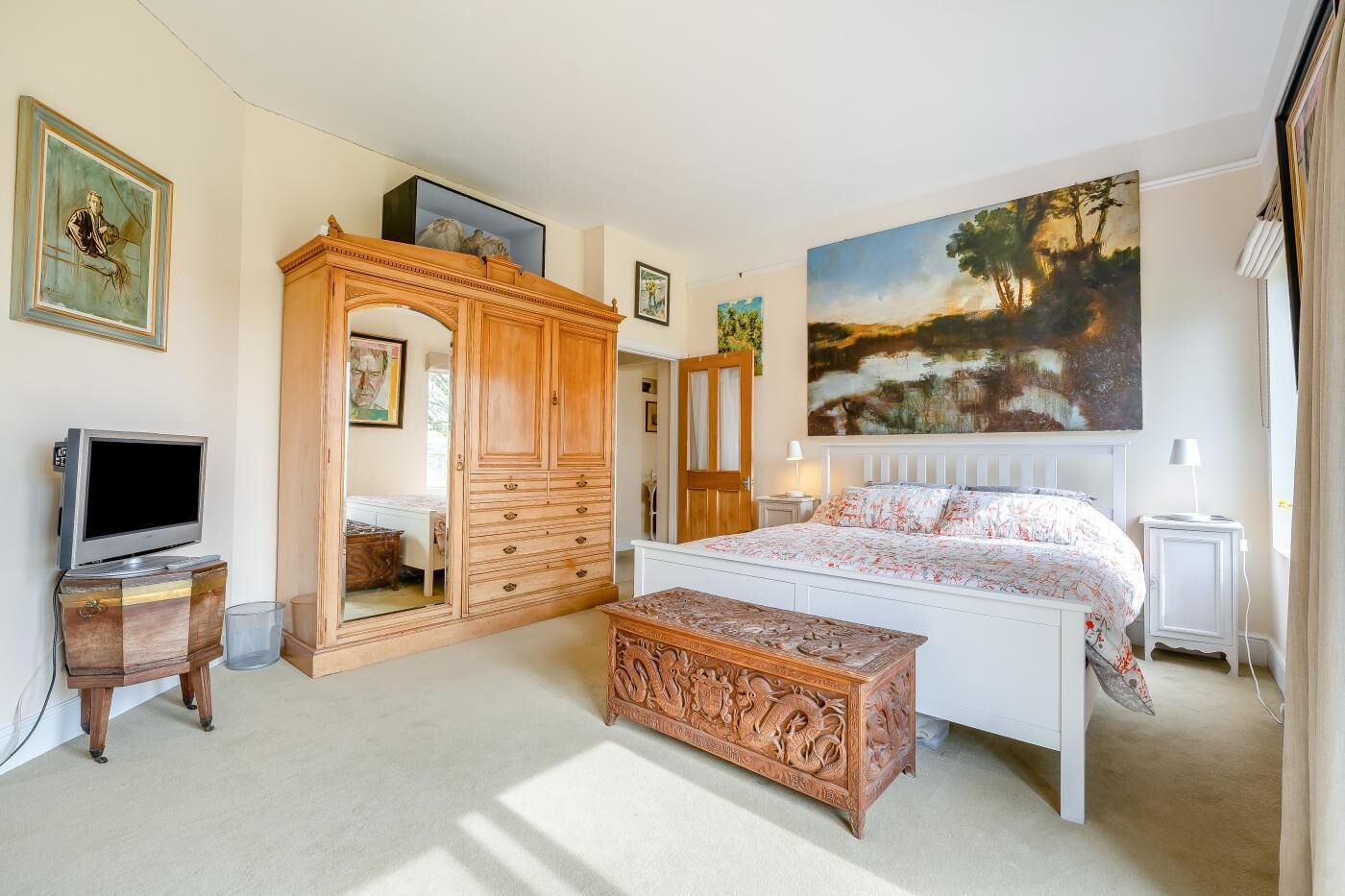 5 bedrooms, iron/ironing board, free WiFi, bed sheets