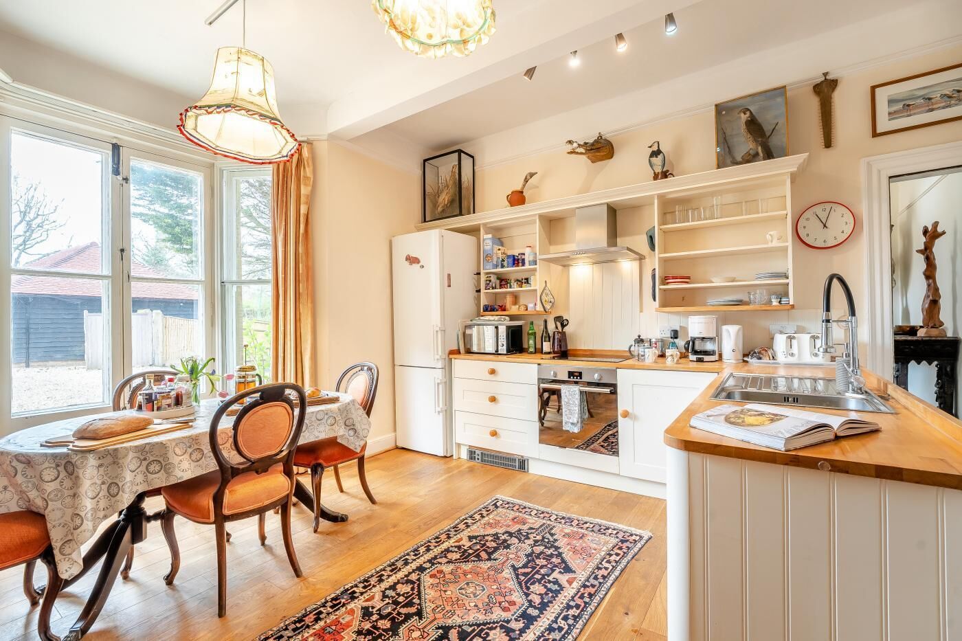 Microwave, oven, dishwasher, cookware/dishes/utensils