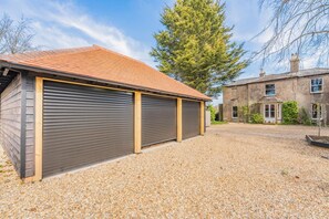 Exterior - 5 Bed in Battle (oc-c31779) (Battle)