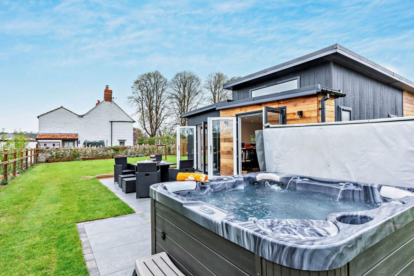Outdoor spa tub
