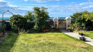 Property grounds - 1 Bed in Llanfairfechan (oc-t31122) (Llanfairfechan)