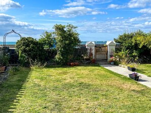 Property grounds - 1 Bed in Llanfairfechan (oc-t31122) (Llanfairfechan)