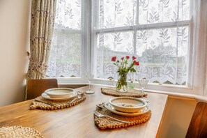 Dining - 1 Bed in Llanfairfechan (oc-t31122) (Llanfairfechan)