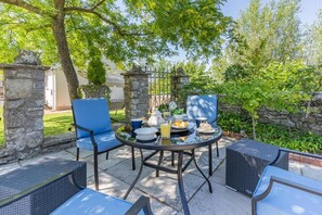 Outdoor dining - 3 Bed in Llantwit Major (oc-l31865) (Llantwit Major)