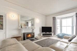 TV, fireplace - 2 Bed in Tenby (oc-o31794) (Tenby)
