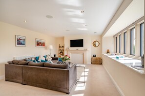 TV - 2 Bed in Windermere (oc-m31843) (Windermere)