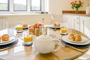 Dining - 2 Bed in Windermere (oc-m31843) (Windermere)