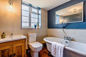 Towels - 2 Bed in Holbrook (oc-31111) (Lower Holbrook)