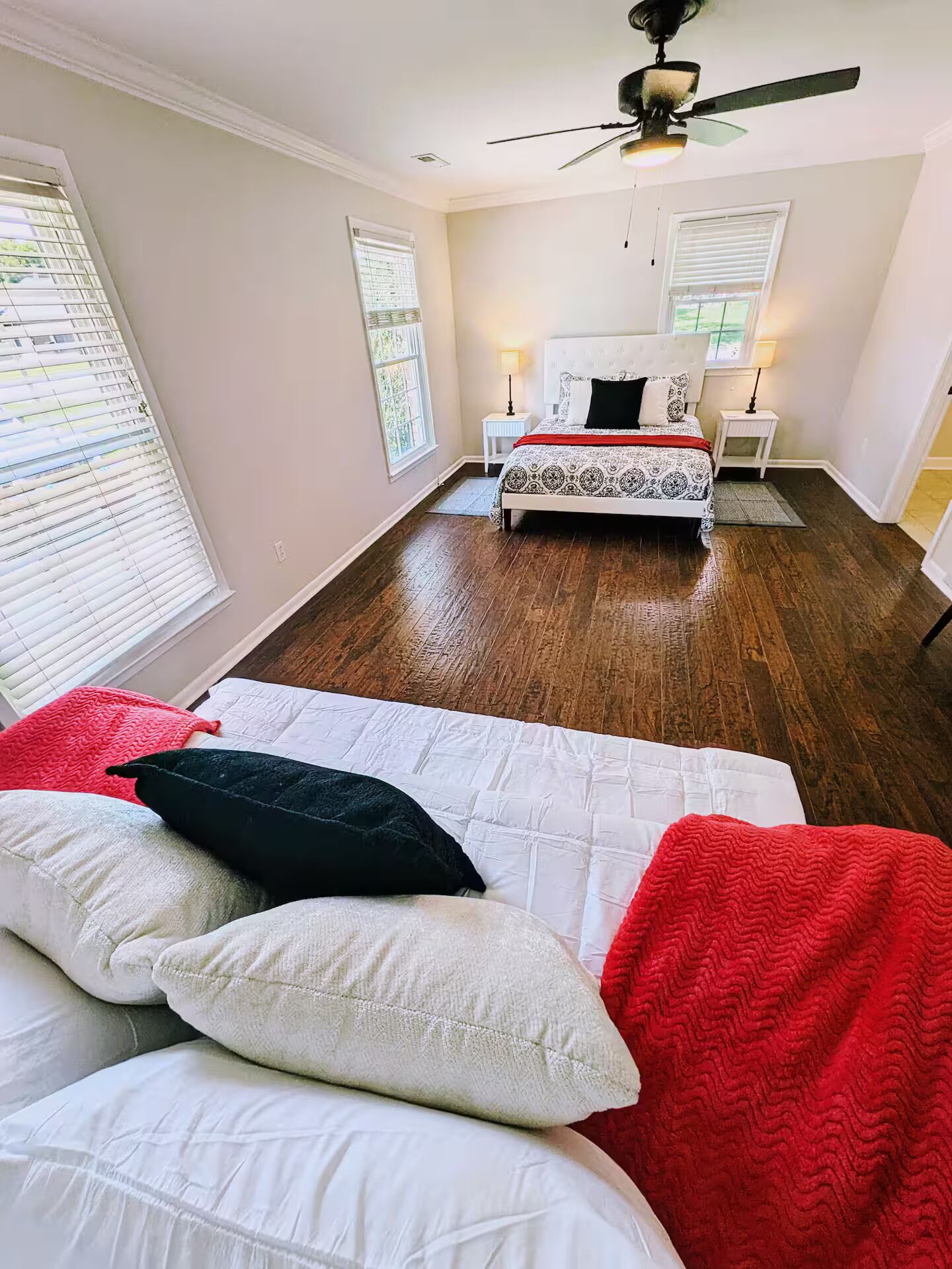 Iron/ironing board, WiFi, bed sheets