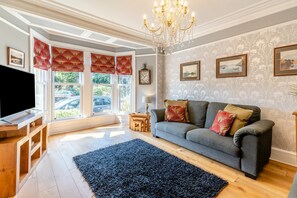 TV - 4 Bed in Windermere (oc-o31130) (Windermere)