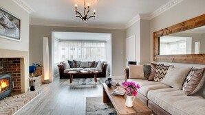 TV, fireplace - 3 Bed in Seahouses (oc-a25555) (Seahouses)