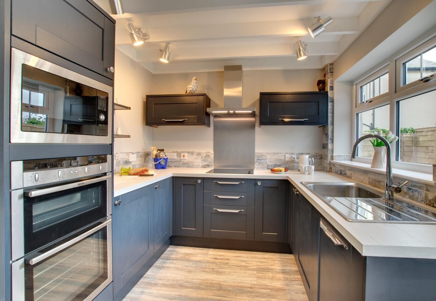 Micro-ondes, four, lave-vaisselle