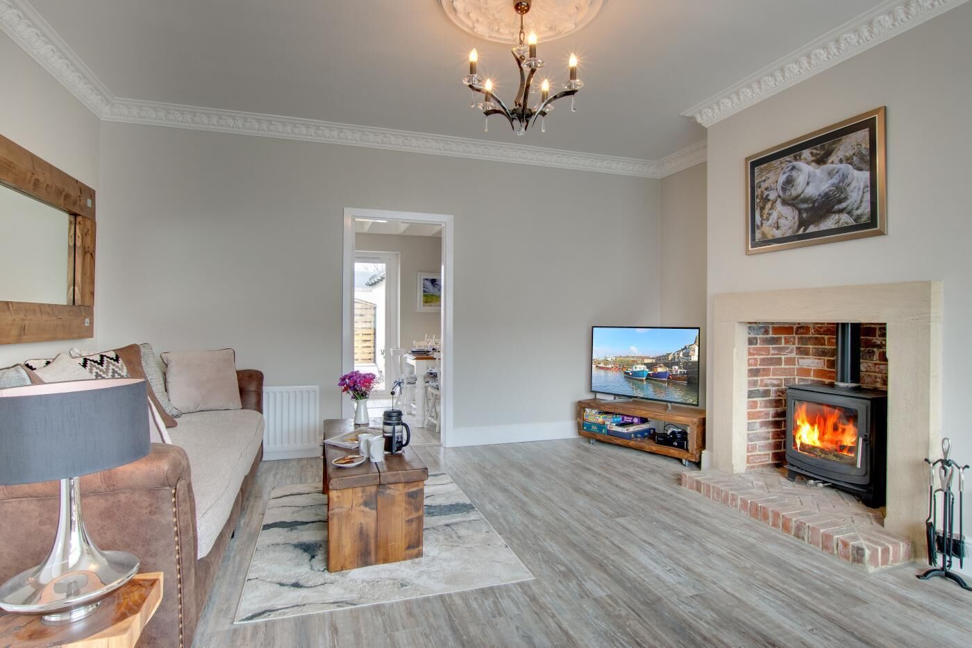 TV, fireplace
