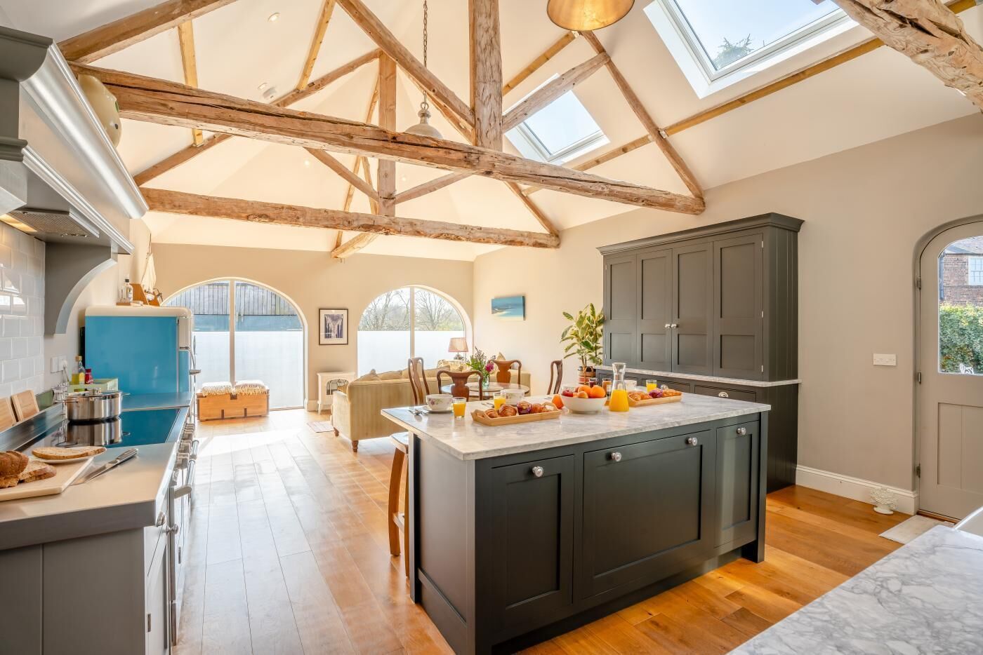 Microwave, oven, dishwasher, cookware/dishes/utensils