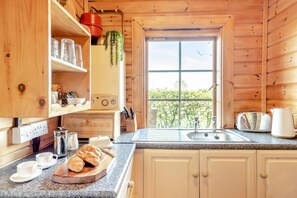 Microwave, oven, dishwasher, cookware/dishes/utensils