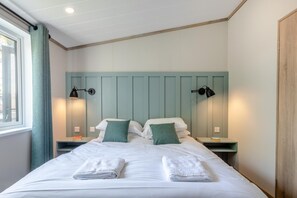 Tabla de planchar con plancha, wifi gratis, ropa de cama