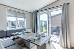 Dining - 2 Bed in Rousdon (oc-a31745) (Combpyne)