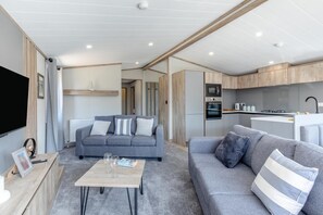 TV - 2 Bed in Rousdon (oc-a31745) (Combpyne)