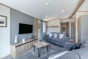 TV - 2 Bed in Rousdon (oc-a31745) (Combpyne)