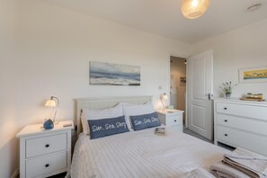 Travel cot, free WiFi, bed sheets - 2 Bed in Camber (oc-r31753) (Camber)