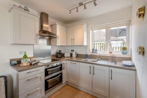 Microwave, oven, dishwasher, high chair - 2 Bed in Camber (oc-r31753) (Camber)