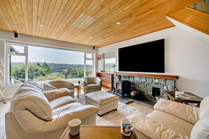 TV, fireplace - 3 Bed in Windermere (oc-f31899) (Tower Wood)