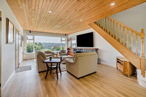 TV, fireplace - 3 Bed in Windermere (oc-f31899) (Tower Wood)